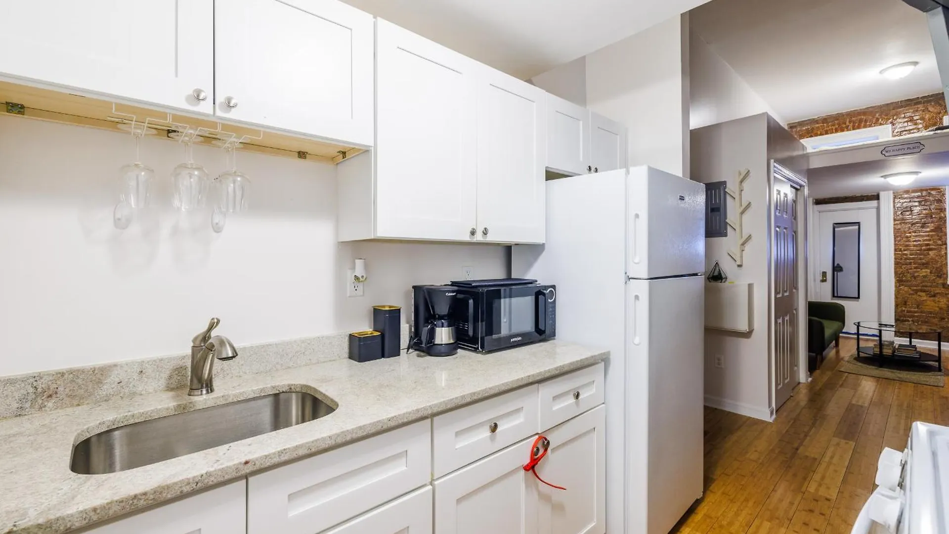 Experience The Vibrant Energy Of City Living Daire New York